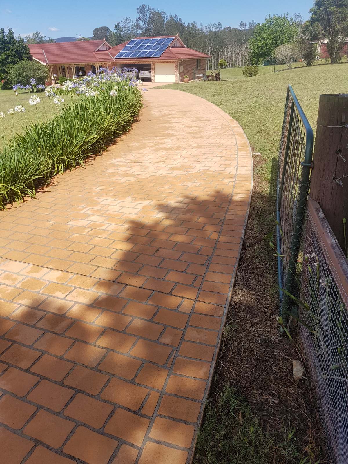 Driveway pressure cleaning — Hawkesbury
